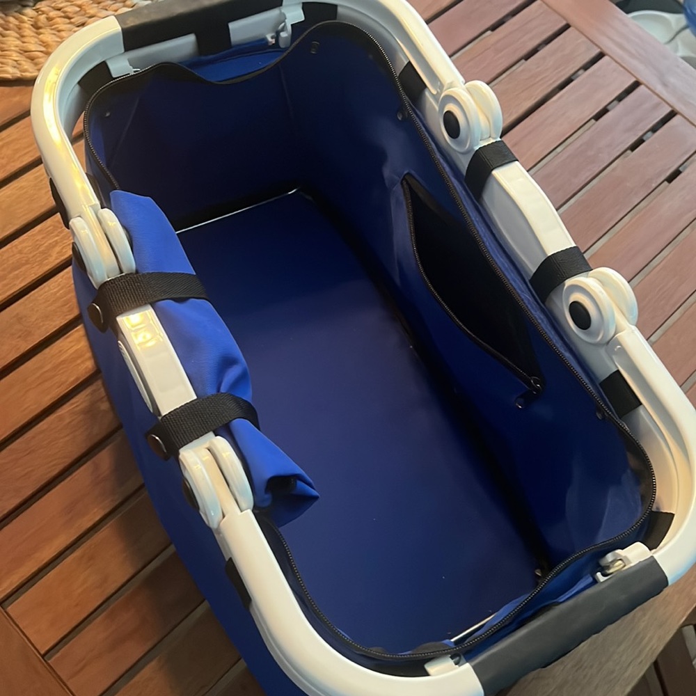 Blue white and black collapsible picnic basket with lid - Picture 6 of 9